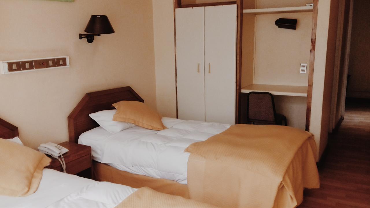 Hotel Plaza לוס אנדס מראה חיצוני תמונה